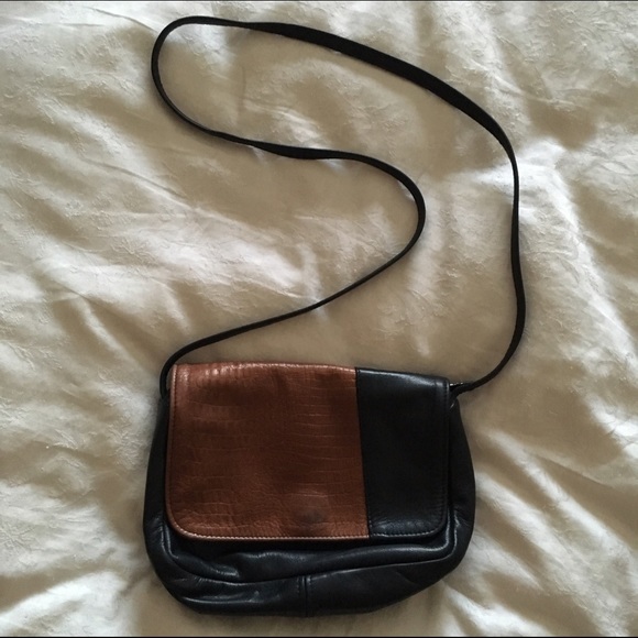 Gorgeous leather cross body! - Picture 3 of 6